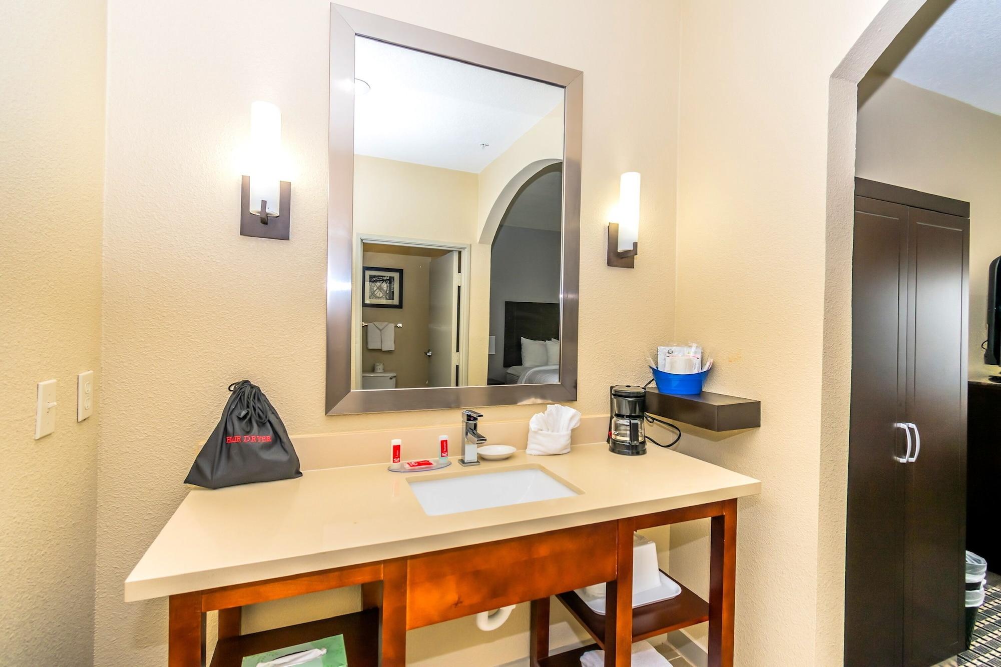 Econo Lodge Inn & Suites East Houston I-10 Экстерьер фото