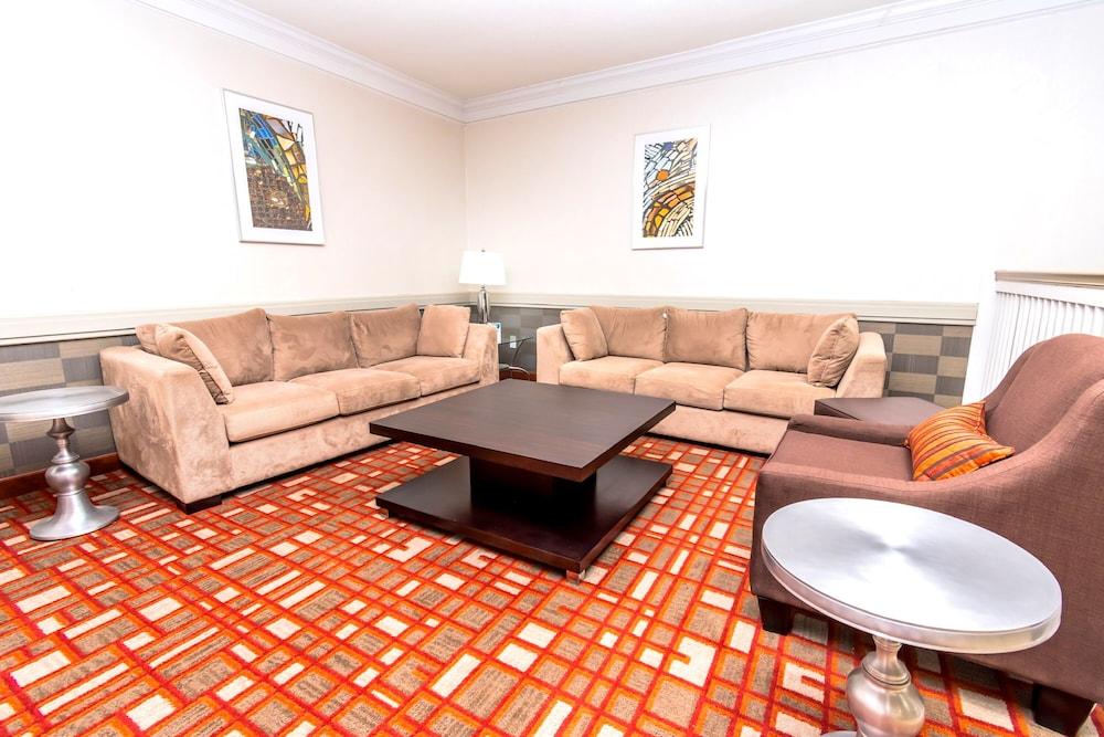 Econo Lodge Inn & Suites East Houston I-10 Экстерьер фото