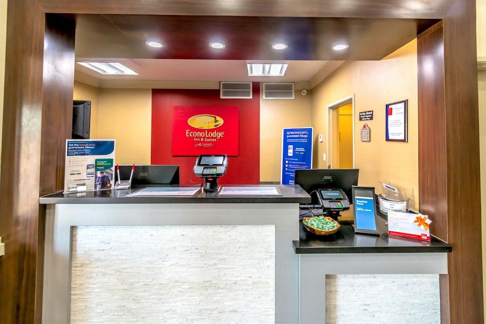 Econo Lodge Inn & Suites East Houston I-10 Экстерьер фото