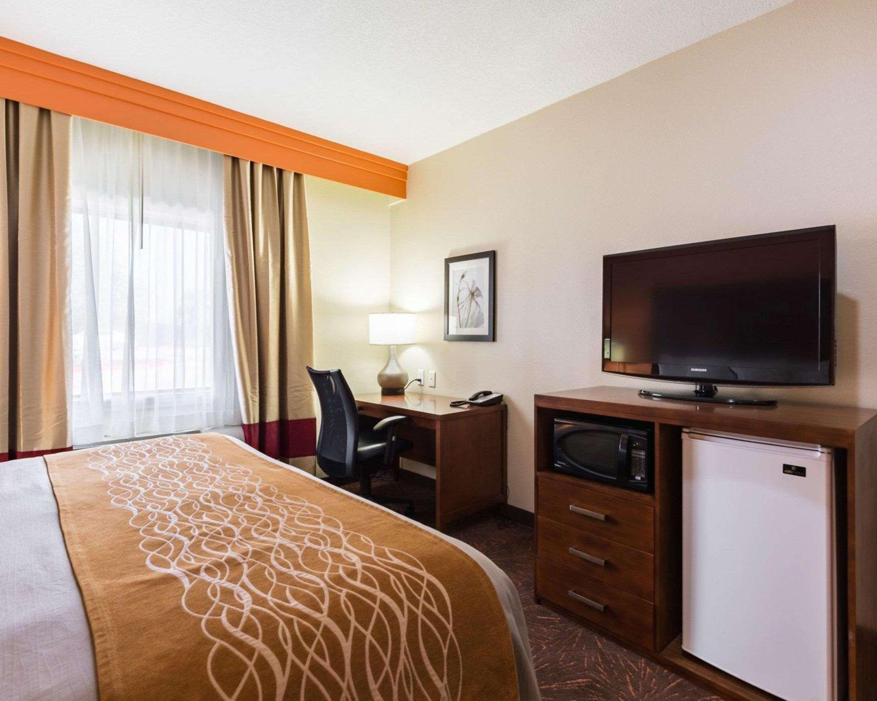 Econo Lodge Inn & Suites East Houston I-10 Экстерьер фото