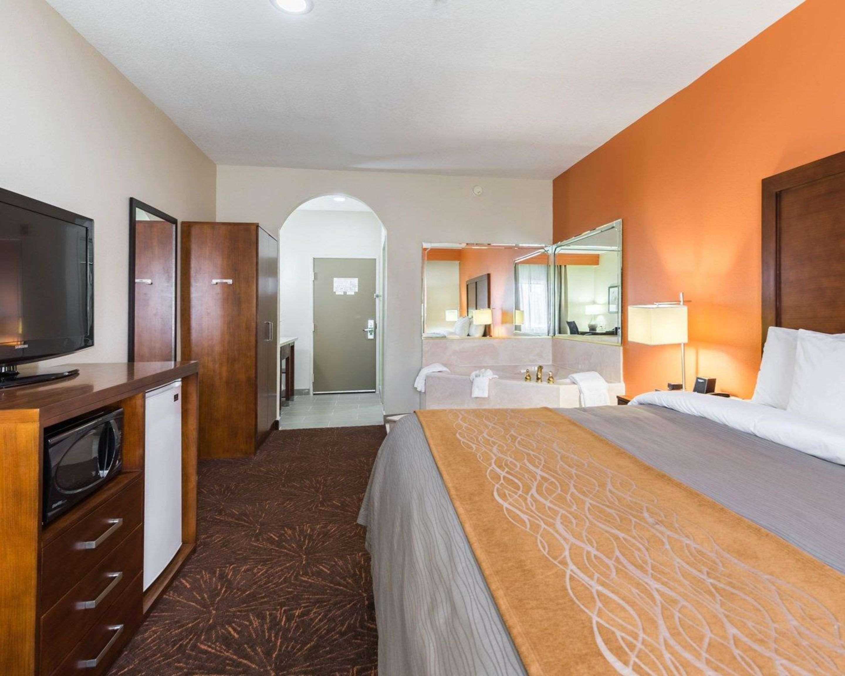 Econo Lodge Inn & Suites East Houston I-10 Экстерьер фото
