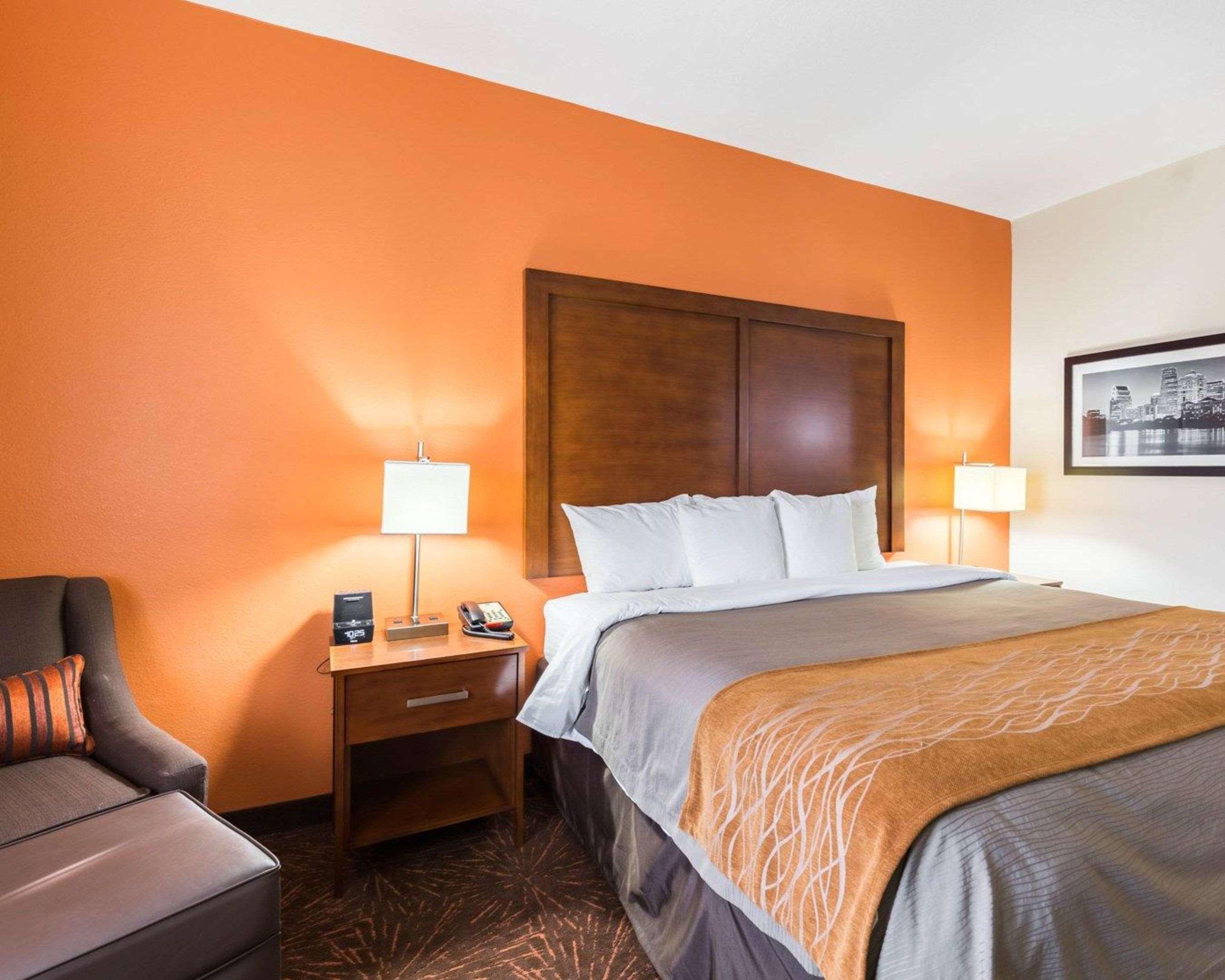Econo Lodge Inn & Suites East Houston I-10 Экстерьер фото